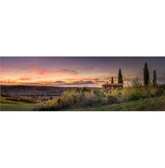 Toskana Landschaft mit kleinem Landhaus. Fine Art Panorama Wandbild als Fineart Fotografie Leinwandbild auf Leinwand / Canvas.